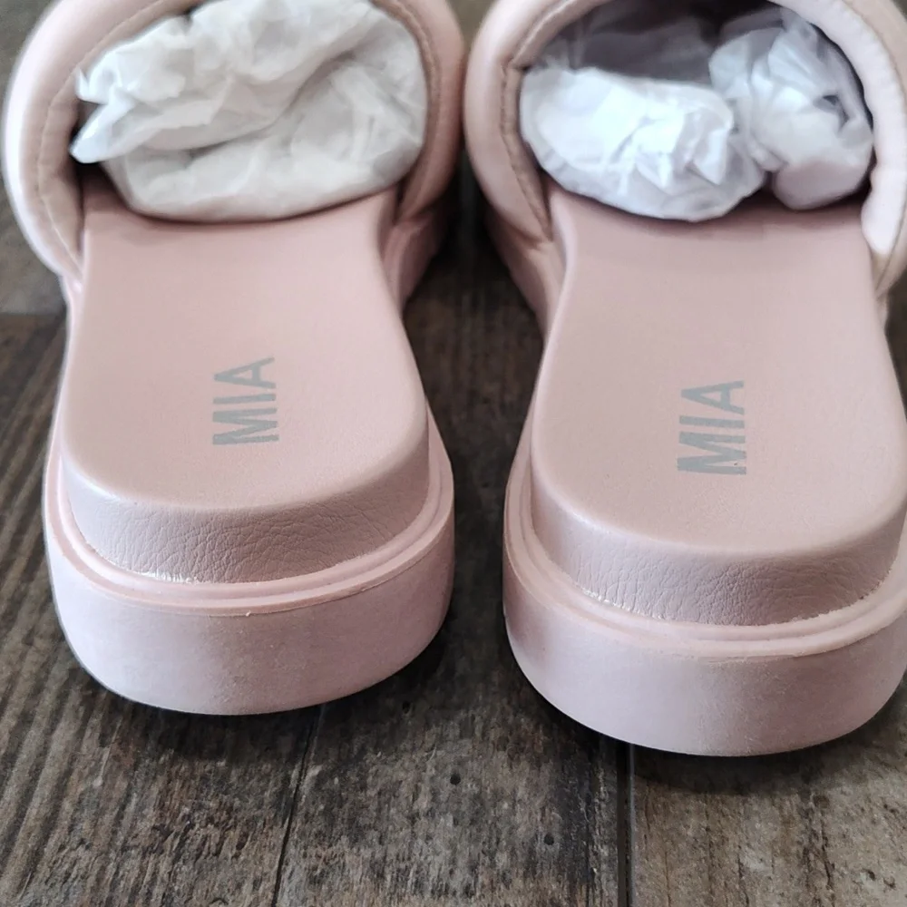 New MIA Pink Slides - Picture 3 of 4